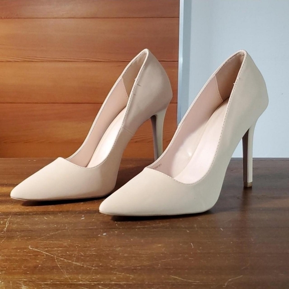 Charlotte Russe Size 9 NEW Pumps Heels Neutral Cream Blush Beige Faux Leather - Picture 1 of 7